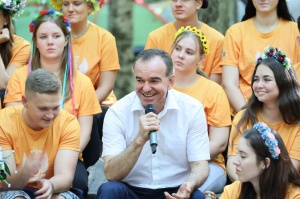 Вениамин Кондратьев посетил молодежный лагерь «Регион 93» в Северском районе