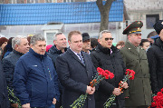 Тбилисцы в День защитника Отечества возложили цветы к мемориалу