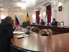 Вениамин Кондратьев потребовал ужесточить ограничительные меры для нераспространения коронавируса