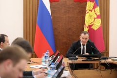 Вениамин Кондратьев: «Беспропускное окно введено только для владельцев автомобилей и тех, кто будет с ними перемещаться»