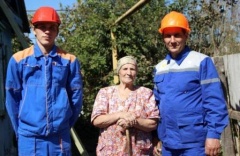 Усть-Лабинские энергетики помогли переустановить счетчик труженице тыла из станицы Новомалороссийской