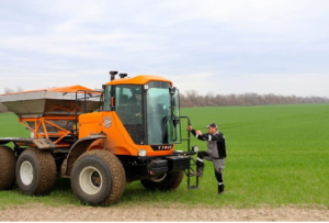 В хозяйствах Тбилисского района полным ходом идут весенние полевые работы