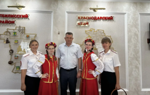 Казачата угостили земляков освященными яблоками 