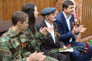 7 мая 2016 года глава Тбилисского района Евгений Ильин отправился поздравлять ветеранов Великой Отечественной войны в Нововладимировское сельское поселение. 