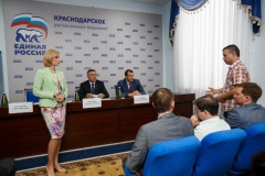 Зам.секретаря Генсовета «Единой России», первый зам.председателя комитета Госдумы по вопросам семьи, женщин и детей Ольга Баталина встретилась с партийным активом
