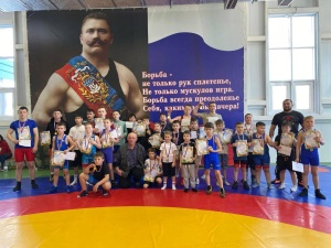 22 февраля состоялись соревнования по греко- римской борьбе