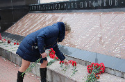 Тбилисцы в День защитника Отечества возложили цветы к мемориалу