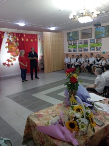 Полицейские Тбилисского района поздравили с началом учебного года учеников подшефной школы