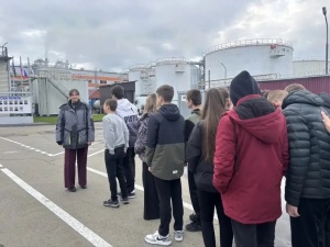 Для школьников провели экскурсию на предприятии по переработке семечек