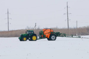 Идет подкормка озимых культур на полях