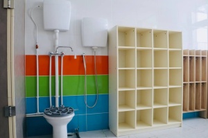 В детском саду станицы Ловлинской приступили к установке мебели и оборудования