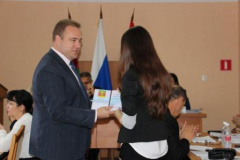 Вручение свидетельств студентам ведущих ВУЗов, успешно прошедшим все виды практик в районной администрации