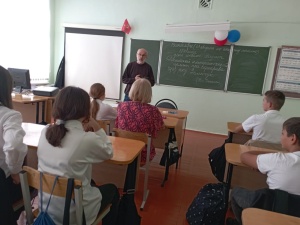 Сотрудник муниципального архива провел урок для казачат