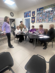 Группа пенсионеров завершила обучение по программе «Смартфон для всех»