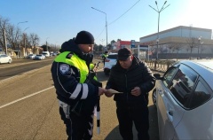 Сотрудники Госавтоинспекции Тбилисского района провели профилактическую акцию «Клади трубку»