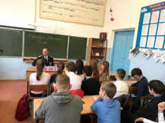 Уроки мужества прошли в первой школе