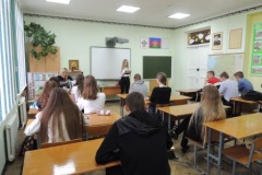 Школьники Тбилисского района продолжают изучать избирательное право