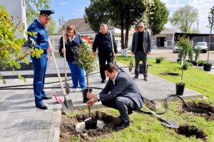 В преддверии Дня Победы в хуторе Северин благоустроили территорию у памятника погибшим в годы Великой Отечественной и Гражданской войн