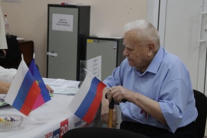 В Тбилисском районе ветеран накануне 100-летнего юбилея лично пришел на выборы