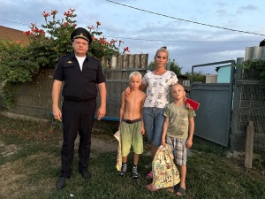 Полицейские Тбилисского района принимают участие в благотворительной акции «Помоги пойти учиться»