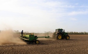 Аграрии Тбилисского района приступили к севу озимых культур под урожай 2026 года