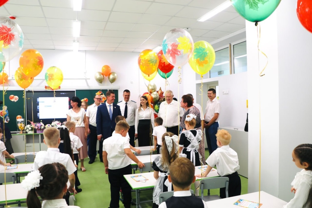 В Тбилисском районе распахнула свои двери новая современная школа! В Тбилисском районе распахнула свои двери новая современная школа!