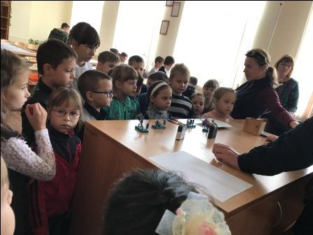 Самых маленьких учеников пятой школы посвятили в первоклассники