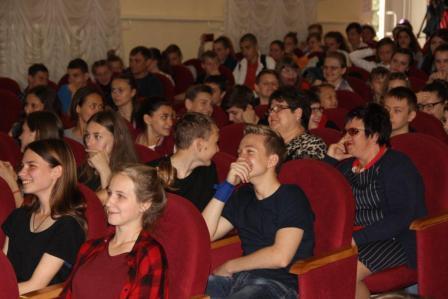 В полуфинал школьной Лиги КВН вышли 5 команд