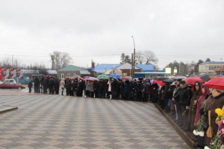 Митинг, посвященный дню памяти погибших в вооруженных конфликтах в Чеченской республике
