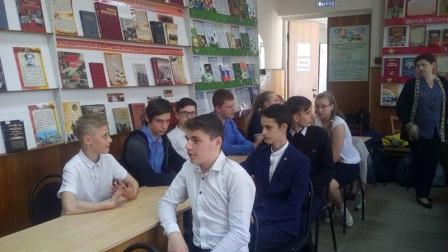 Патриотический час для школьников в районной библиотеке Патриотический час для школьников в районной библиотеке