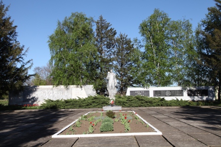 Мемориальный комплекс в хуторе Песчаном