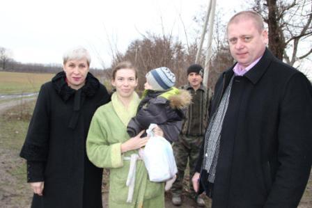 Многодетной семье из Украины вручили гуманитарную помощь