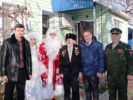 В Тбилисском районе с Новым Годом и Рождеством поздравляют участников Великой Отечественной войны В Тбилисском районе с Новым Годом и Рождеством поздравляют участников Великой Отечественной войны