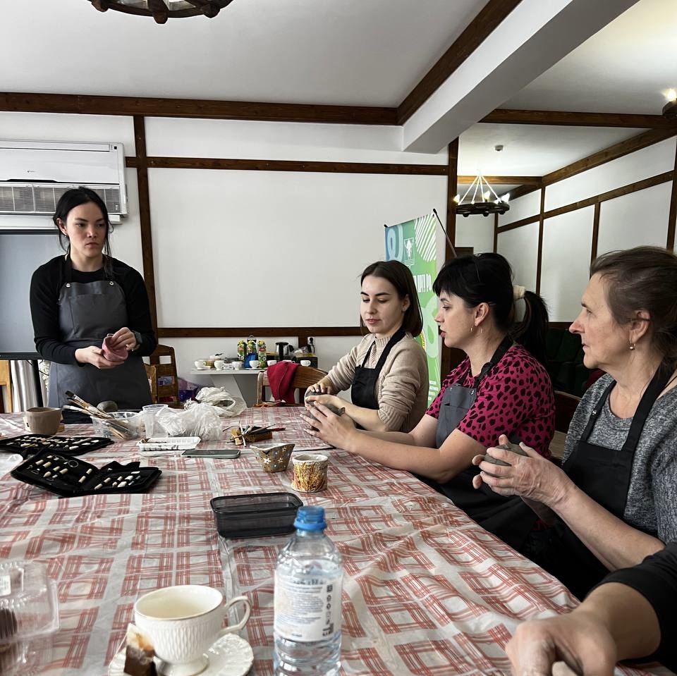 Женщины Профсоюза снова творчески воплотились в работе с глиной Женщины Профсоюза снова творчески воплотились в работе с глиной