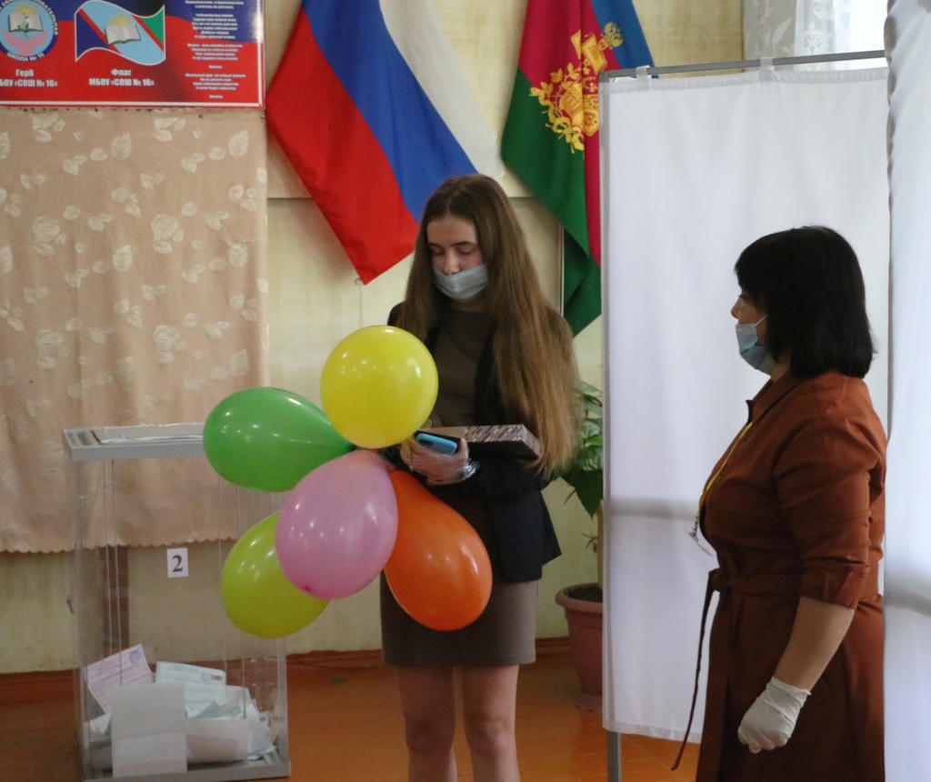 В Тбилисском районе проголосовала 18-летняя именинница