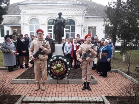 В тбилисских школах прошли линейки, посвященные освобождению Тбилисского района от немецко-фашистских захватчиков