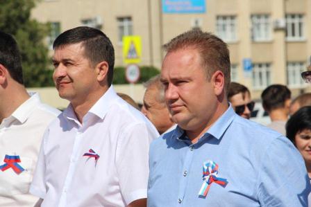 Флешмоб, посвященный Дню флага России, прошел в Тбилисском районе