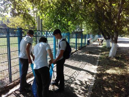 Ребята из седьмой школы приняли в субботнике «Зеленая Россия»