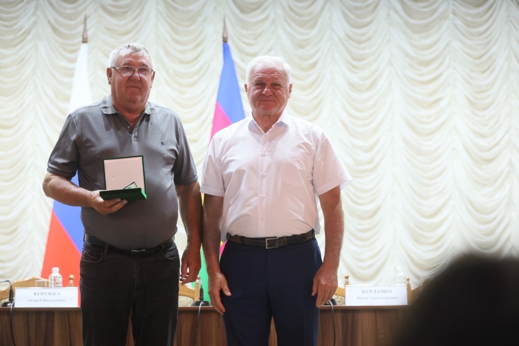 Два фермера из Тбилисского района удостоены звания «Заслуженный фермер»!
