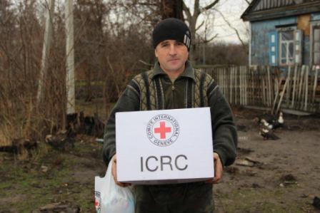 Многодетной семье из Украины вручили гуманитарную помощь