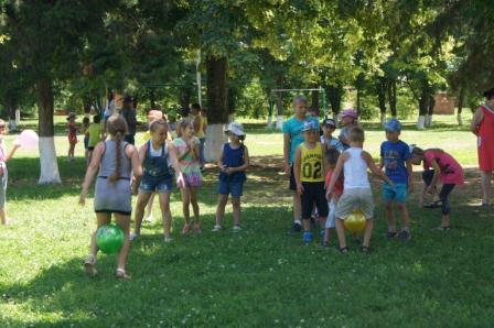 Конкурсно–развлекательная программа «В стране детства» порадовала маленьких тбилисцев