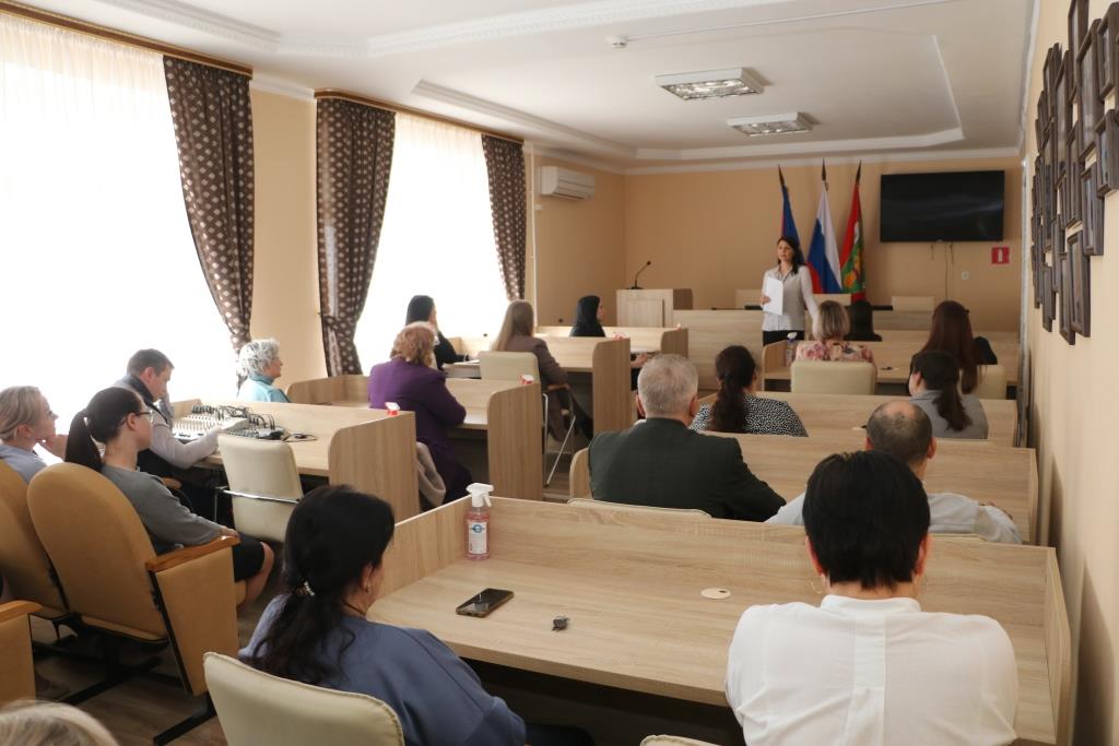 В Тбилисском районе провели совещание для муниципальных служащих