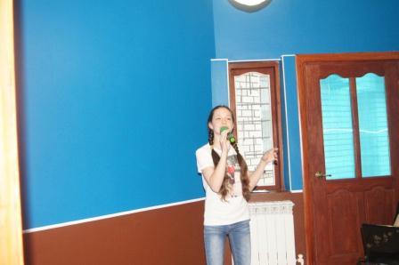 В Тбилисской прошел караоке-конкурс "ЗОЛОТОЙ ГОЛОС"