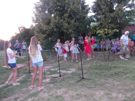 Глава Нововладимирского поселения встретился с жителями улицы Садовой