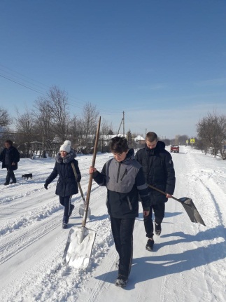 Как с большим снегом в поселениях района справились