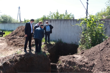 В Тбилисской меняют водопроводы