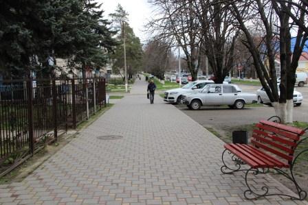 Глава Тбилисского района совершил обход центра станицы Тбилисской