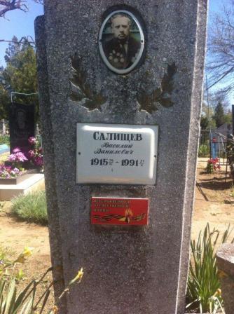 В Тбилисском районе обновляют таблички на могилах ветеранов