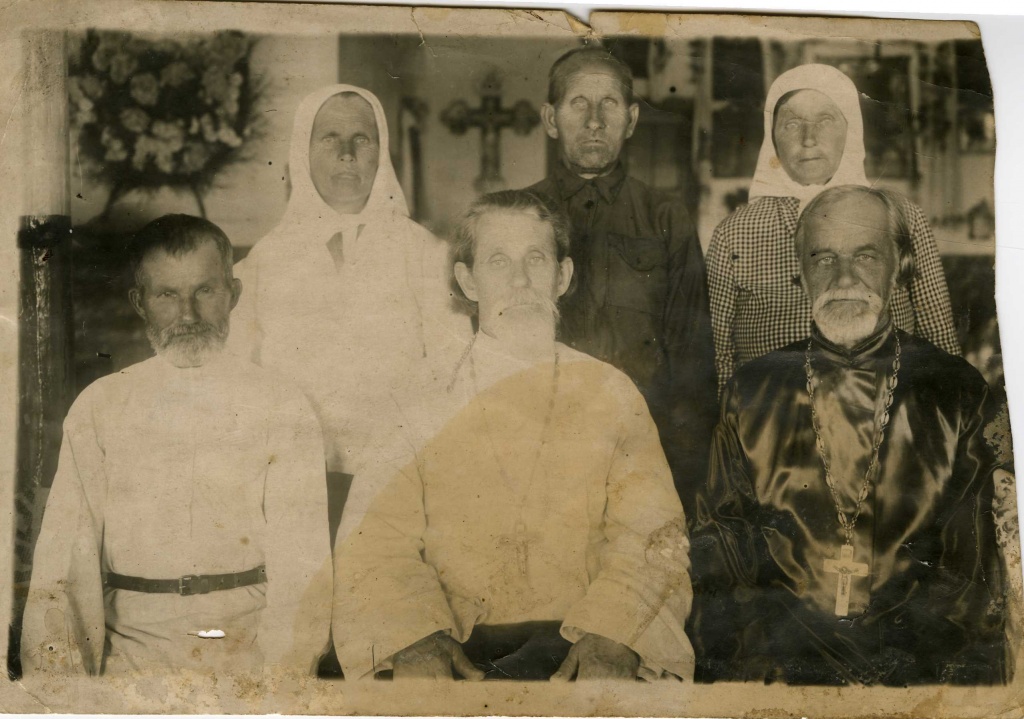 Священник и прихожане Свято-Покровского храма станицы Тифлисской. Начало 20 века