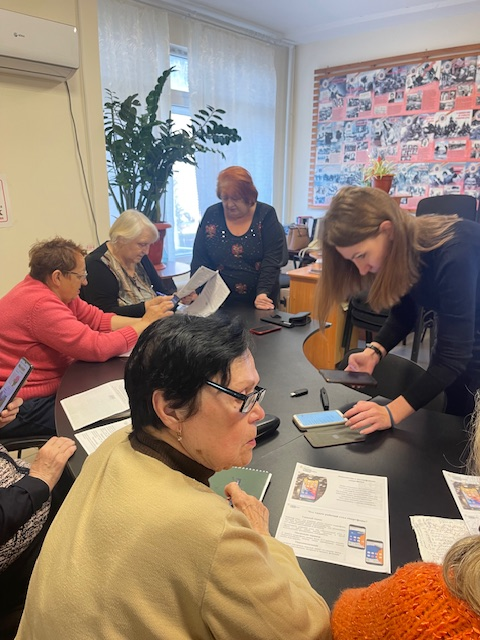 Обучение ветеранов в рамках гранта "Смартфон для всех"